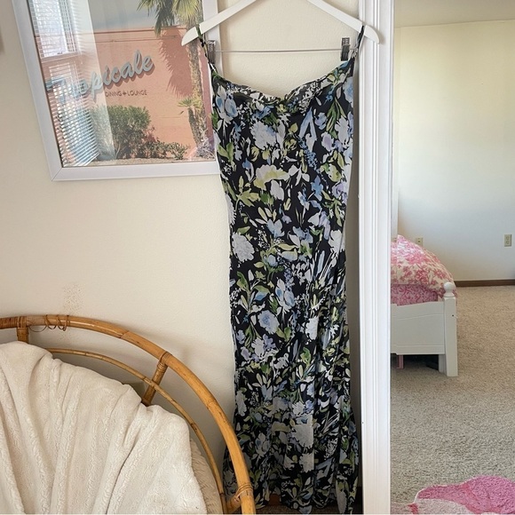 Abercrombie & Fitch Cowl Floral Maxi Dress in Medium Petite - Picture 4 of 9